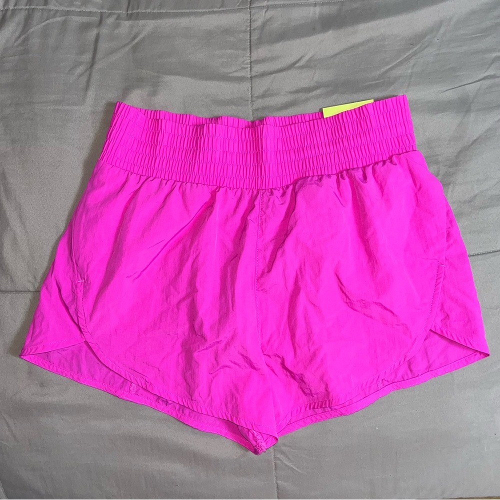 NWT! All in Motion High-Rise Crinkle Shorts - Picture 5 of 9